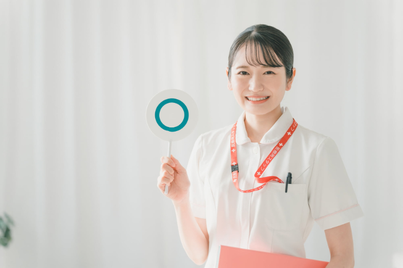 セレック治療が向いているケースを示す歯科衛生士