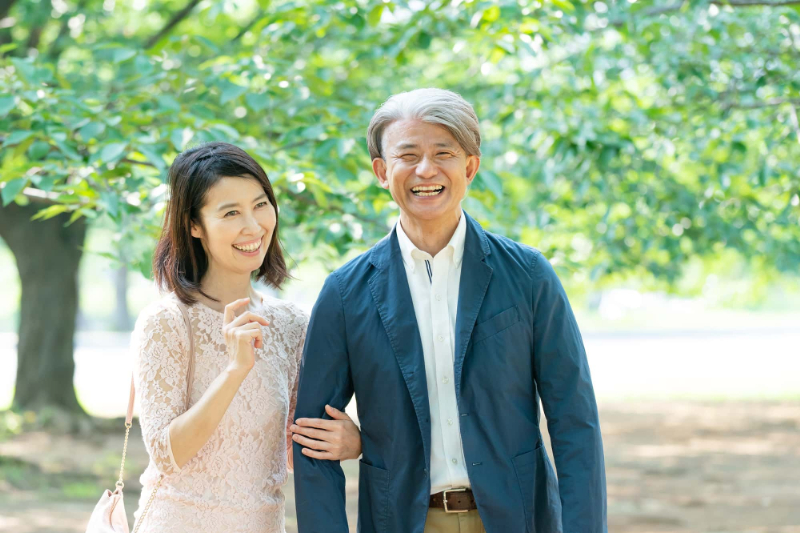 インプラント治療をした笑顔の夫婦