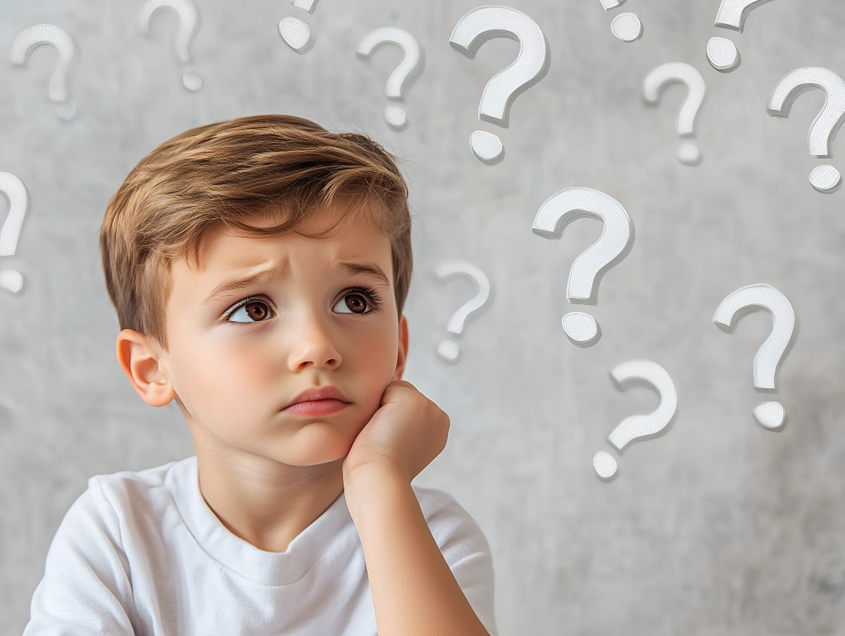 子どもの歯並びが悪いとどんなリスクがあるのか考える男の子