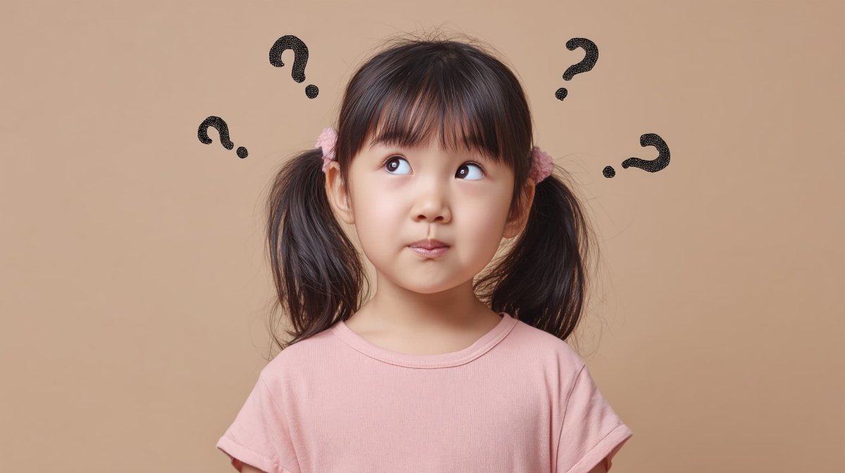 ハテナマークをたくさん飛ばして考える女の子